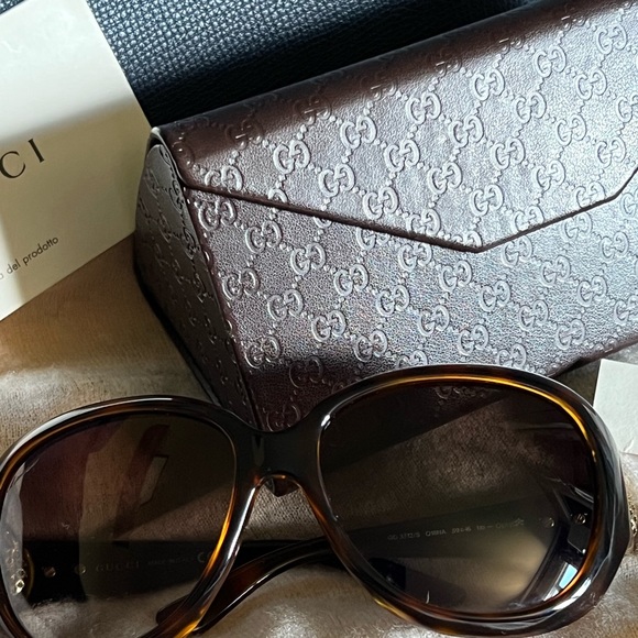 Gucci classic sunglasses & case - Picture 14 of 16